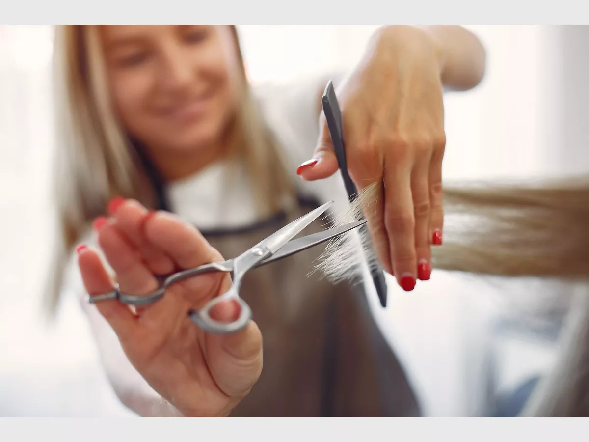 Show hairdresser cut hair her client hair salon